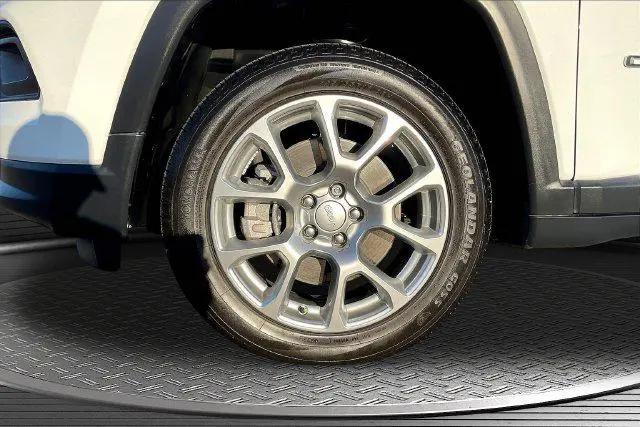 2024 Jeep Compass Latitude Lux FWD