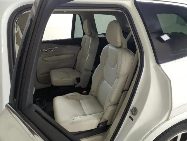 2024 Volvo XC90 B6 Ultimate Bright Theme 6-Seater