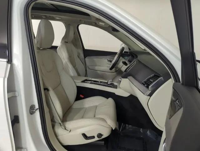2024 Volvo XC90 B6 Ultimate Bright Theme 6-Seater
