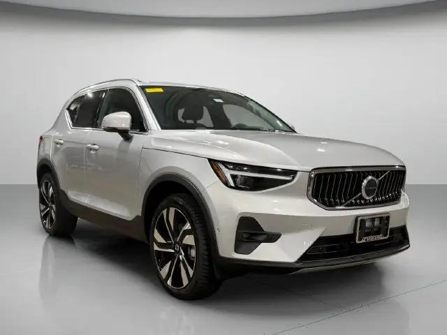 2025 Volvo XC40 B5 Ultra Bright Theme for sale in Brookfield, WI