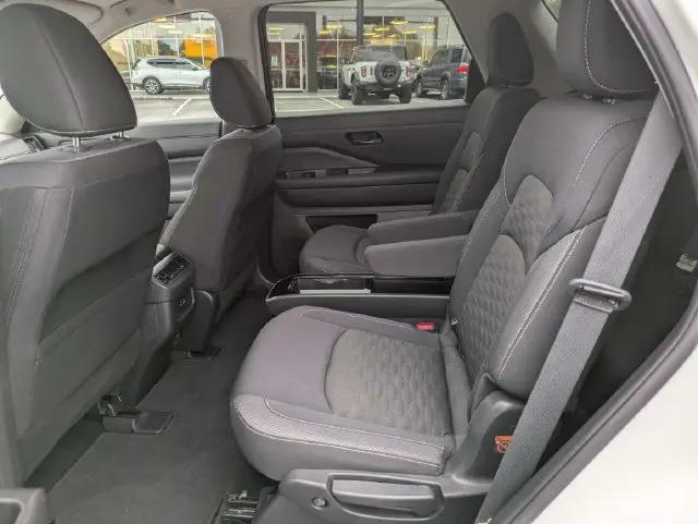 2023 Nissan Pathfinder SV FWD