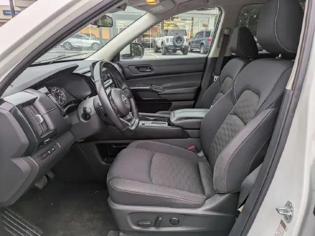 2023 Nissan Pathfinder SV FWD