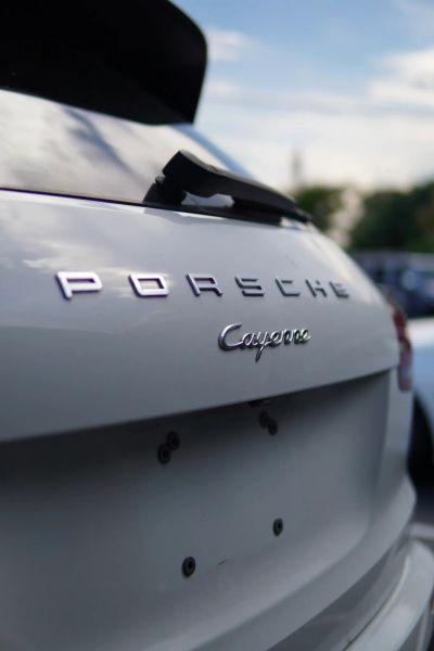 2017 Porsche Cayena Platinum Edition