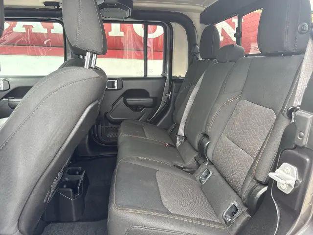 2022 Jeep Gladiator Sport
