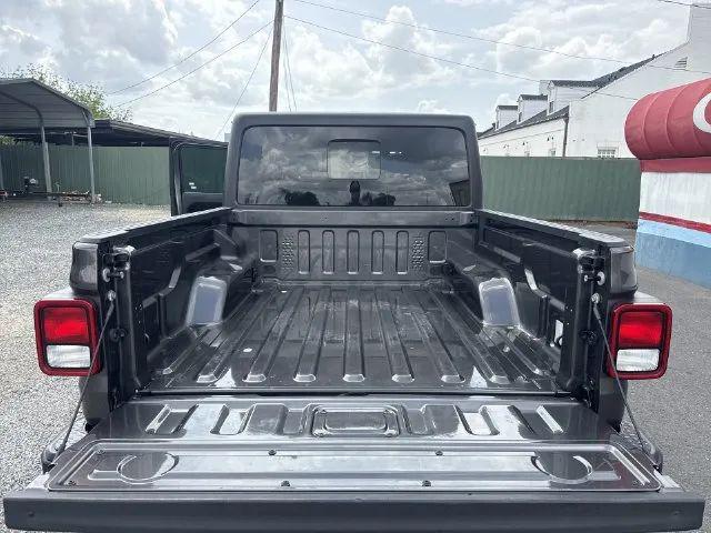 2022 Jeep Gladiator Sport