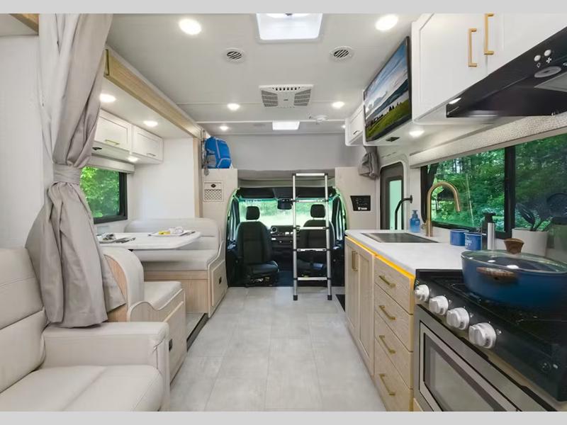 2027 Thor Motor Coach Chateau Sprinter 24LT CLASS C DIESEL MOTORHOME