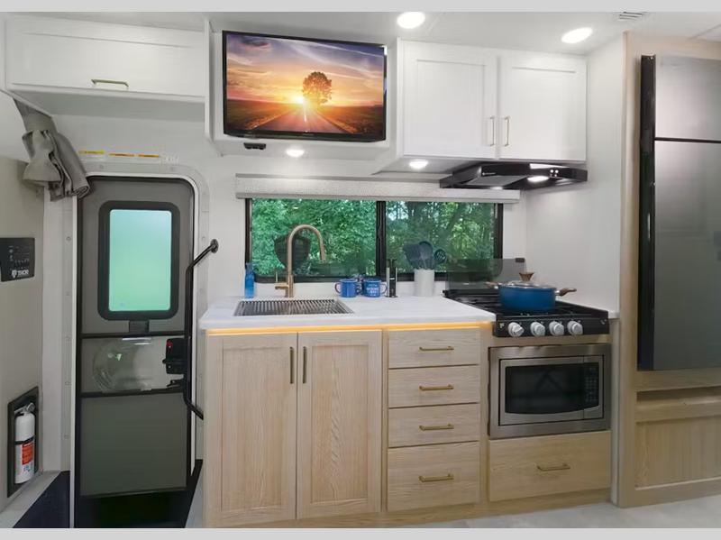 2027 Thor Motor Coach Chateau Sprinter 24LT CLASS C DIESEL MOTORHOME