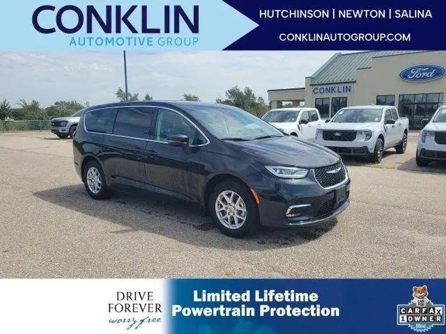 2023 Chrysler Pacifica Touring L for sale in Newton, KS