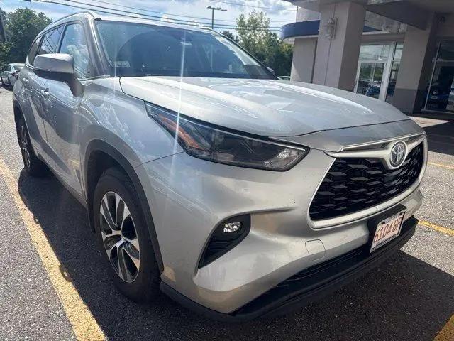 2022 Toyota Highlander Hybrid XLE for sale in Auburn, MA