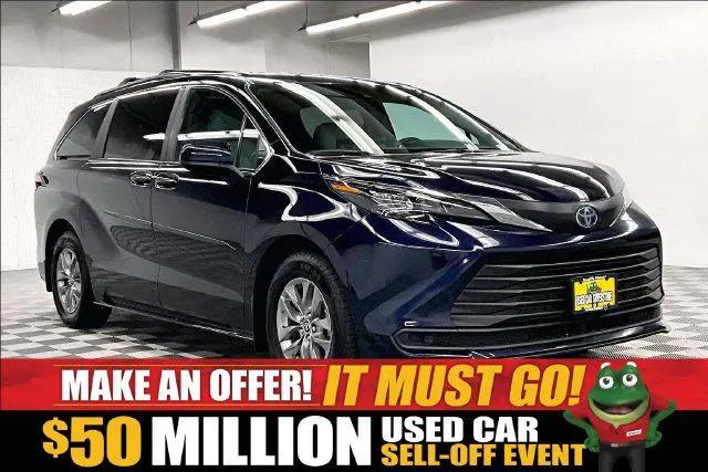 2025 Toyota Sienna LE for sale in Herculaneum, MO