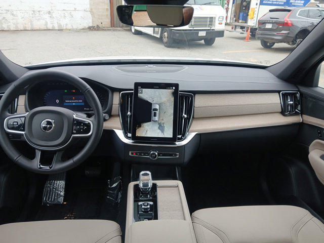 2026 Volvo XC90 Plus, B6 AWD Gas mild hybrid, Gasoline, Bright, 7 Seats