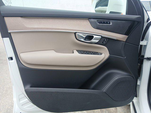 2026 Volvo XC90 Plus, B6 AWD Gas mild hybrid, Gasoline, Bright, 7 Seats