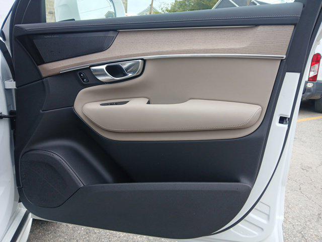 2026 Volvo XC90 Plus, B6 AWD Gas mild hybrid, Gasoline, Bright, 7 Seats