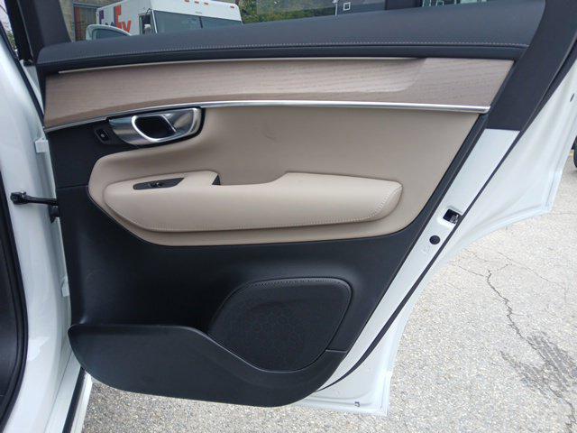 2026 Volvo XC90 Plus, B6 AWD Gas mild hybrid, Gasoline, Bright, 7 Seats