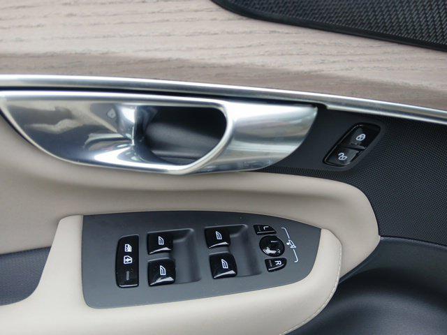 2026 Volvo XC90 Plus, B6 AWD Gas mild hybrid, Gasoline, Bright, 7 Seats