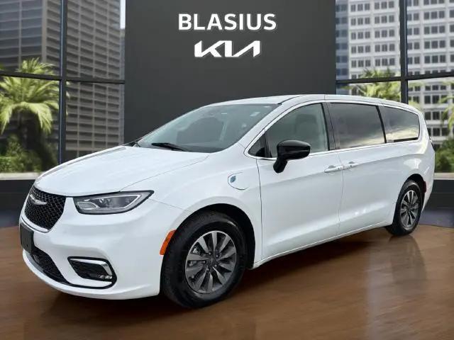 2024 Chrysler Pacifica Hybrid Select for sale in Watertown, CT