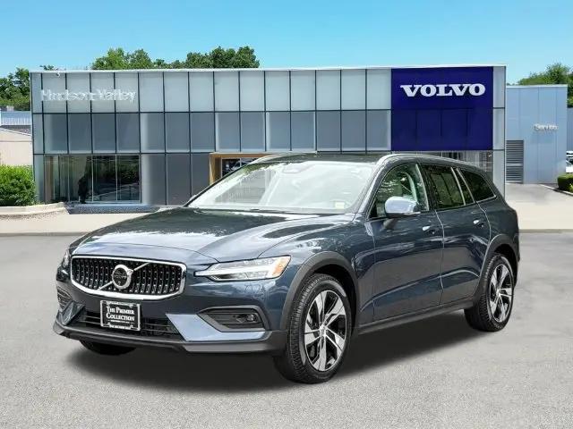 2025 Volvo V60 Cross Country Plus, B5 AWD Gas mild hybrid for sale in Wappingers Falls, NY