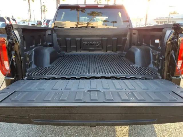 2025 GMC Sierra 1500 2WD Crew Cab Short Box SLT
