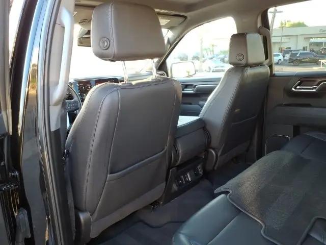 2025 GMC Sierra 1500 2WD Crew Cab Short Box SLT