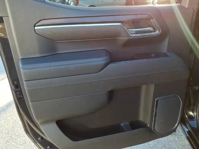 2025 GMC Sierra 1500 2WD Crew Cab Short Box SLT