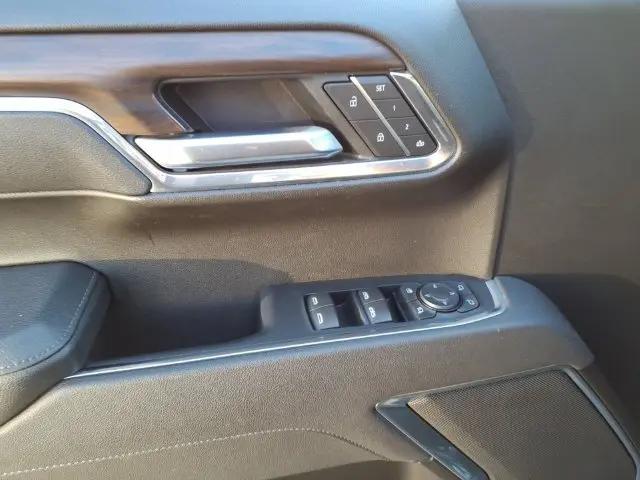 2025 GMC Sierra 1500 2WD Crew Cab Short Box SLT