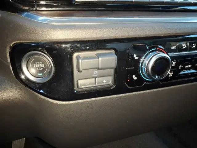 2025 GMC Sierra 1500 2WD Crew Cab Short Box SLT