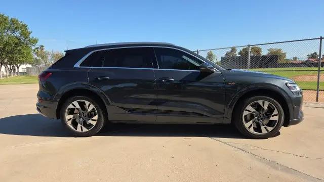 2021 Audi e-tron Prestige quattro