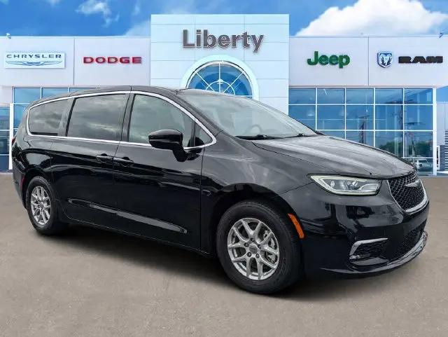 2025 Chrysler Pacifica Select for sale in Hinesville, GA