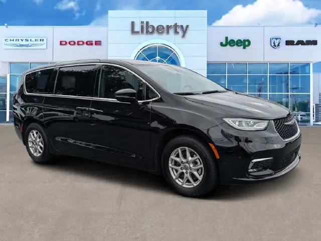 2025 Chrysler Pacifica Select for sale in Hinesville, GA