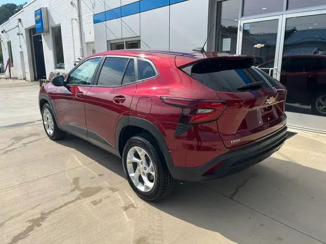 2025 Chevrolet Trax FWD LS