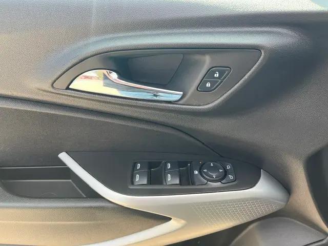 2025 Chevrolet Trax FWD LS