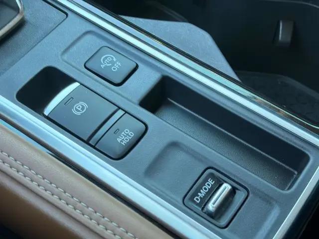2024 Nissan Pathfinder Platinum FWD
