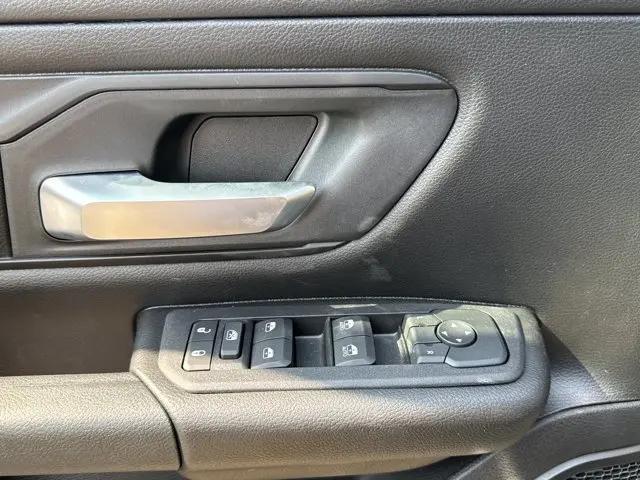 2026 Ram 1500 Express Crew Cab 4x4 57 Box