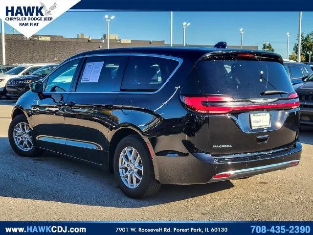 2025 Chrysler Pacifica Select