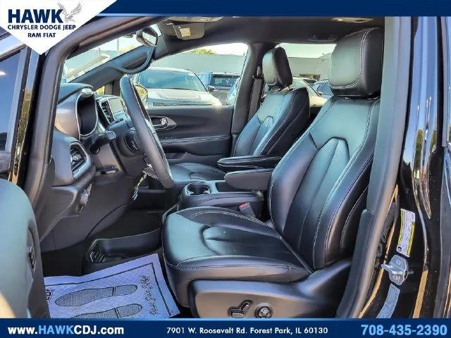 2025 Chrysler Pacifica Select