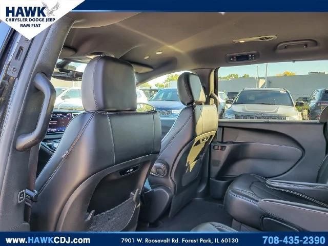 2025 Chrysler Pacifica Select
