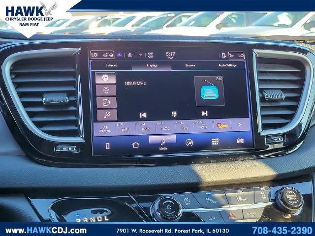 2025 Chrysler Pacifica Select