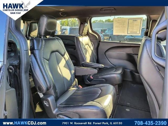 2025 Chrysler Pacifica Select