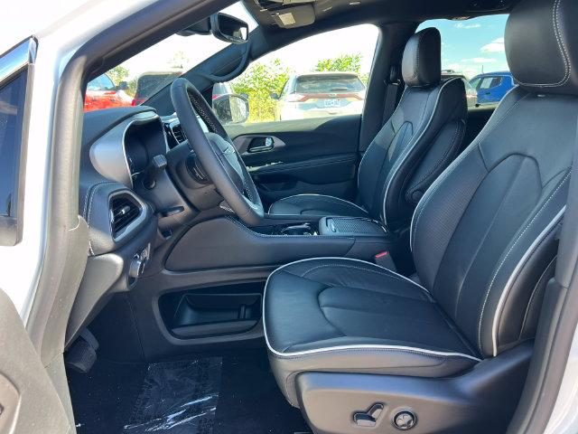2027 Chrysler Pacifica Limited AWD