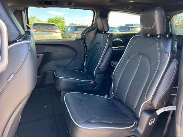 2027 Chrysler Pacifica Limited AWD