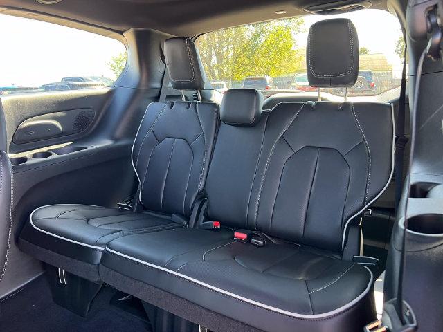 2027 Chrysler Pacifica Limited AWD