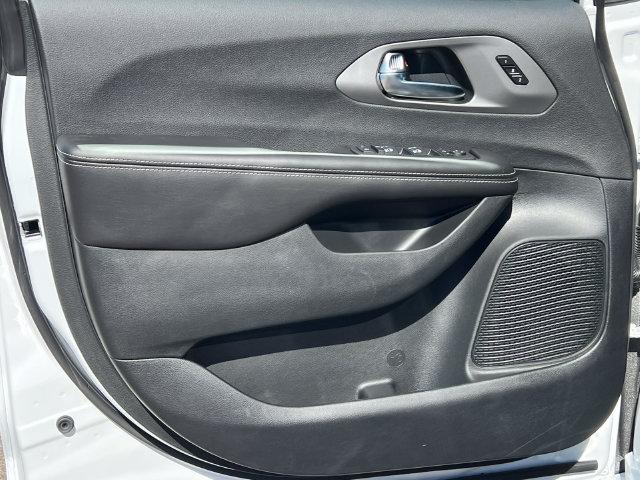 2027 Chrysler Pacifica Limited AWD