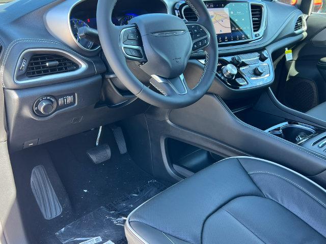 2027 Chrysler Pacifica Limited AWD