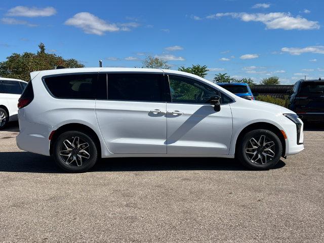 2027 Chrysler Pacifica Limited AWD