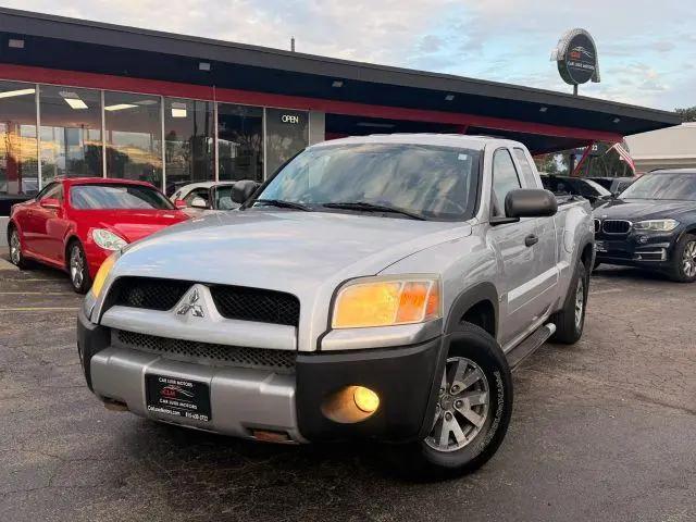 2006 Mitsubishi Raider Duro Cross V8 for sale in Joliet, IL