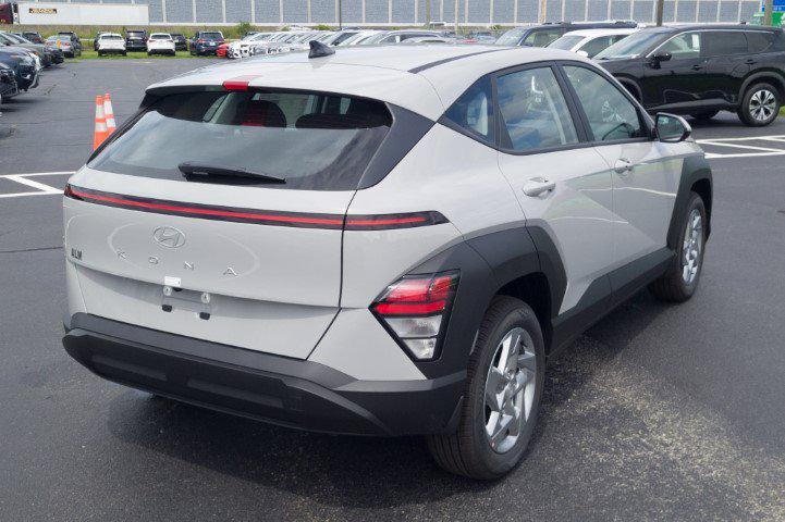 New 2027 Gray HYUNDAI SE FWD image 5