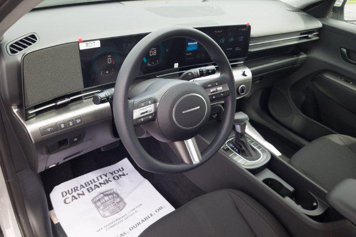New 2027 Gray HYUNDAI SE FWD image 11