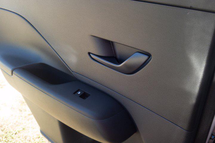 New 2027 Gray HYUNDAI SE FWD image 16