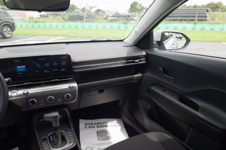 New 2027 Gray HYUNDAI SE FWD image 17