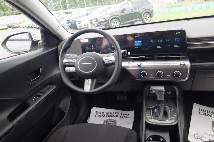 New 2027 Gray HYUNDAI SE FWD image 19